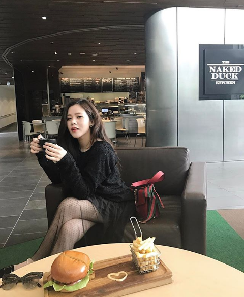 Em gái Ông Cao Thắng gần 30 mà vẫn trẻ xinh, thảnh thơi tận hưởng cuộc sống độc thân sang chảnh Em gái Ông Cao Thắng gần 30 mà vẫn trẻ xinh, thảnh thơi tận hưởng cuộc sống độc thân sang chảnh